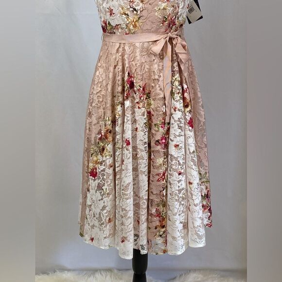 Gabby Skye Floral Lace Fit-&-Flare Dress size 6 - Picture 5 of 12